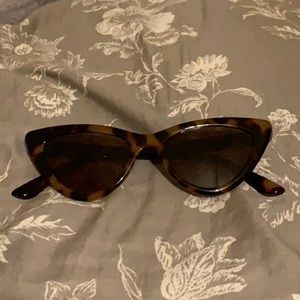 uo corey cat-eye sunglasses